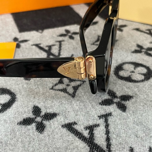 Louis Vuitton Black and Gold Sunglasses - Picture 11 of 11